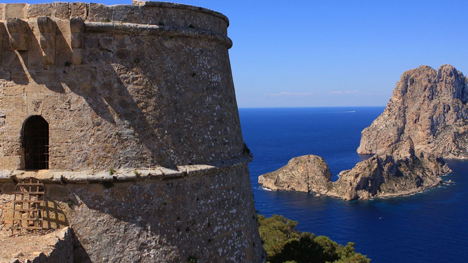 A route around Ibiza's defence towers