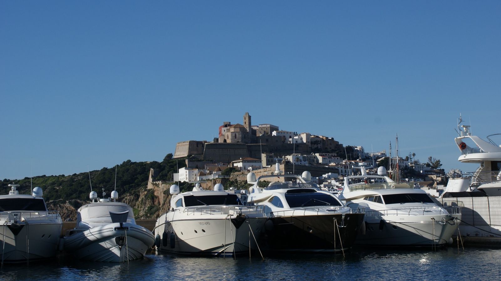 Rent a boat in Ibiza - Onboard (2)